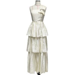 Vintage Womens Ivory Paisley One Shoulder Tiered Dress Gown